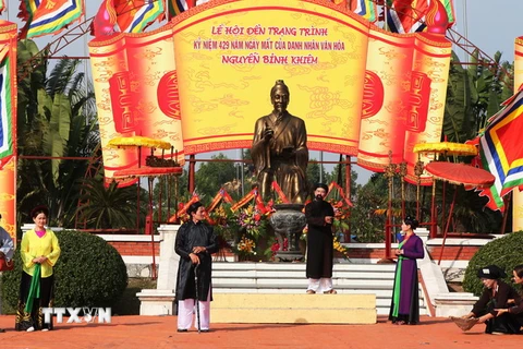Hoạt cảnh hát chèo về Trạng Trình Nguyễn Bỉnh Khiêm tại lễ hội đền Trạng Trình. (Ảnh: Lâm Khánh/TTXVN)