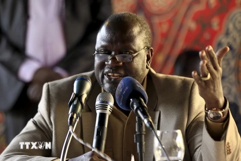 Thủ lĩnh lực lượng nổi dậy Nam Sudan Riek Machar trong cuộc họp báo ở Khartoum ngày 18/9/2015. (Nguồn: AFP/TTXVN)