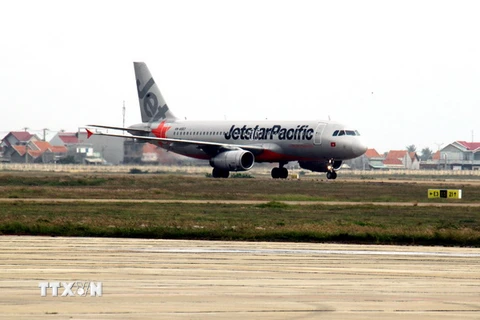 Máy bay Airbus A320 chở gần 180 hành khách đáp xuống sân bay Tuy Hòa, Phú Yên. (Ảnh minh họa: Thế Lập/TTXVN)