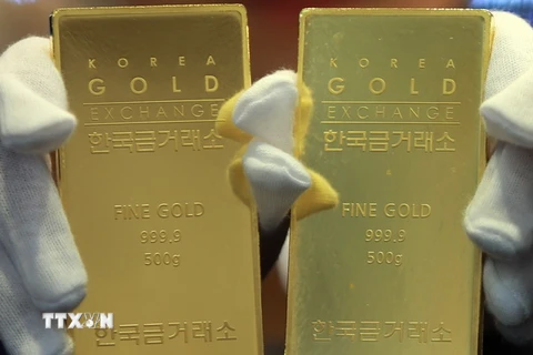 Vàng được bày bán tại sàn giao dịch vàng Hàn Quốc ở thủ đô Seoul ngày 30/6/2015. (Nguồn: Yonhap/TTXVN)