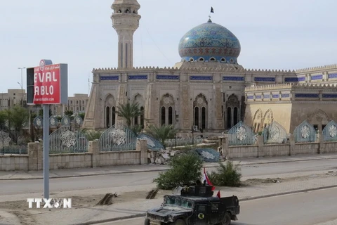 Lực lượng an ninh Iraq tuần tra tại trung tâm thành phố Ramadi, tỉnh Anbar ngày 8/1, sau khi giành lại quyền kiểm soát thành phố này từ IS ngày 1/1 vừa qua. (Nguồn: AFP/TTXVN)