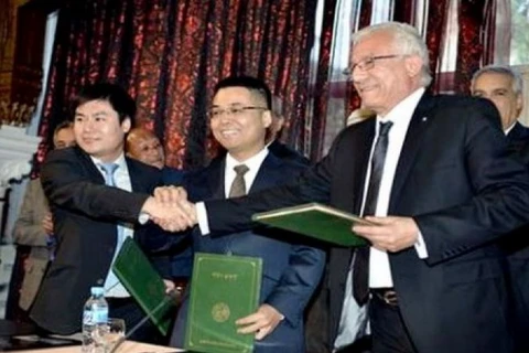 Các đại diện Trung Quốc và Algeria tại lễ ký kết. (Nguồn: aps.dz)