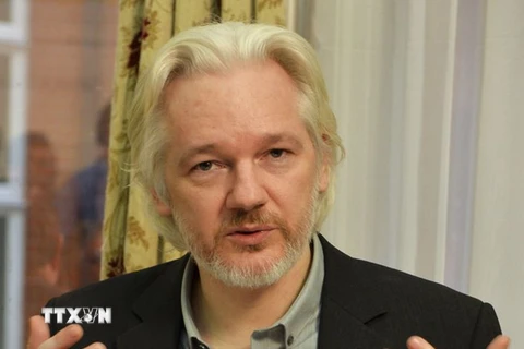 Nhà sáng lập WikiLeaks Julian Assange trong cuộc họp báo tại Đại sứ quán Ecuador ở London, Anh ngày 18/8/2014. (Nguồn: Reuters/TTXVN)