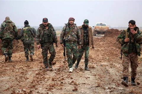 Lực lượng chính phủ Syria tại khu vực phía Nam của thành phố al-Bab, tỉnh Aleppo, Syria. (Nguồn: AFP)