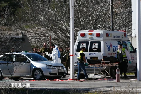 Hiện trường vụ tấn công giữa người Palestine và Israel tại Bờ Tây. (Nguồn: AFP/TTXVN)