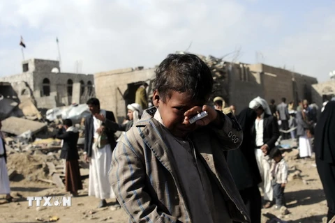 Cảnh đổ nát sau các cuộc không kích của liên quân tại thủ đô Sanaa của Yemen ngày 31/1. (Nguồn: THX/TTXVN)