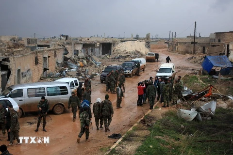 Binh sỹ Syria làm nhiệm vụ tại làng Ratian, Aleppo ngày 6/2. (Nguồn: AFP/TTXVN)