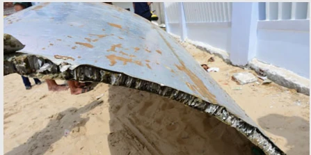 Khánh Hòa: Ngư dân vớt được mảnh vỡ nghi là của thân máy bay