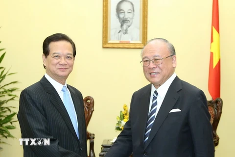 Thủ tướng Nguyễn Tấn Dũng tiếp ông Tsutomu Takebe, Cố vấn đặc biệt Liên minh Nghị sỹ Hữu nghị Nhật-Việt sang thăm và làm việc tại Việt Nam. (Ảnh: Thống Nhất/TTXVN)