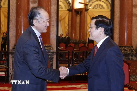 Chủ tịch nước Trương Tấn Sang tiếp ông Jim Yong Kim, Chủ tịch Ngân hàng Thế giới (WB) đang thăm và làm việc tại Việt Nam. (Ảnh: Thống Nhất/TTXVN)