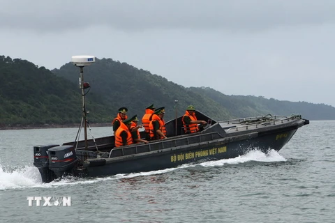 Bộ đội Biên phòng đồn Vạn Gia, tỉnh Quảng Ninh thường xuyên tuần tra kiểm soát, phòng chống tội phạm trên biển. (Ảnh: TTXVN)