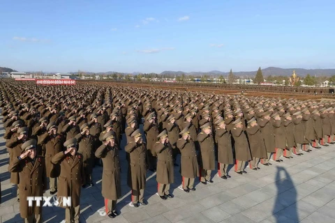 Binh sỹ quân đội Triều Tiên tại lễ tuyên thệ trung thành với nhà lãnh đạo Triều Tiên Kim Jong-un tại Bình Nhưỡng ngày 14/2. (Nguồn: Yonhap/TTXVN)