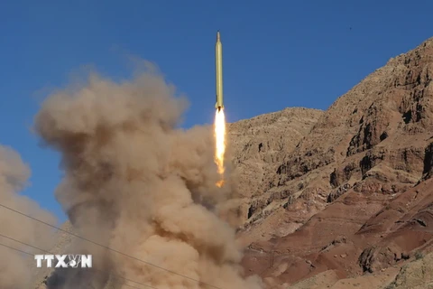 Tên lửa Qadr H (ảnh) được phóng đi từ miền bắc Iran và nhằm vào những mục tiêu ở khu vực cách nước này 1.400km về phía Đông Nam. (Nguồn: AFP/TTXVN)