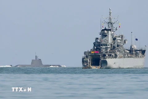 Tàu đổ bộ và tàu ngầm của hải quân Hàn Quốc khởi hành từ căn cứ ở cảng thuộc Pohang, miền đông nam Hàn Quốc ngày 7/3 để tham gia tập trận. (Nguồn: AFP/TTXVN)