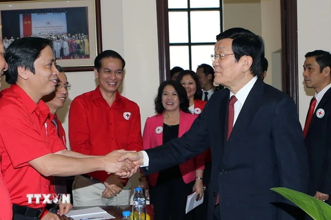 Chủ tịch nước Trương Tấn Sang đến thăm, làm việc với Trung ương Hội Chữ thập Đỏ Việt Nam. (Ảnh: Nguyễn Khang/TTXVN)