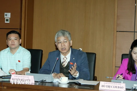 Đại biểu Quốc hội tỉnh Sóc Trăng Nguyễn Đức Kiên phát biểu ý kiến ở tổ. (Ảnh: Nguyễn Dân/TTXVN)
