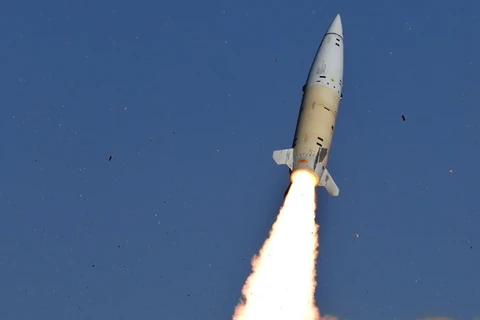 Một tên lửa chiến thuật đang rời bệ phóng. (Nguồn: lockheedmartin.com)