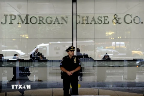 Lối vào của trụ sở JPMorgan Chase ở New York. (Nguồn: AFP/TTXVN)