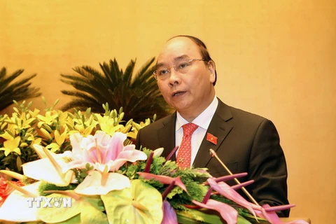 Thủ tướng Chính phủ Nguyễn Xuân Phúc trình danh sách để Quốc hội phê chuẩn việc bổ nhiệm một số Phó Thủ tướng Chính phủ, một số Bộ trưởng và thành viên khác của Chính phủ. (Ảnh: Nhan Sáng/TTXVN)