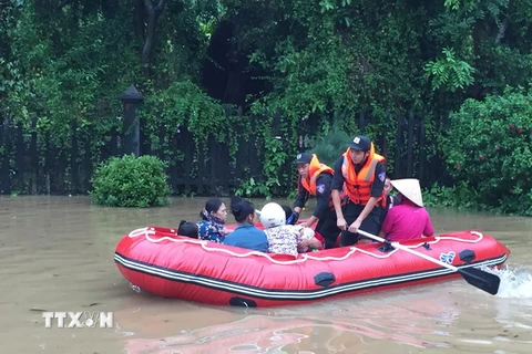 Quảng Ninh ngập sâu trong trận mưa lũ lịch sử diễn ra từ 26/7-31/7/2015. (Ảnh: Nguyễn Hoàng/TTXVN)