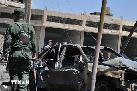 Hiện trường vụ đánh bom tại quận al-Antariyeh của thành phố Qamishli, miền Bắc Syria. (Nguồn: AFP/TTXVN)