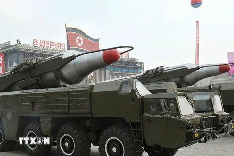 Tên lửa tầm trung Musudan tham gia lễ duyệt binh nhân kỷ niệm 65 năm Ngày thành lập Đảng Lao động Triều Tiên ở thủ đô Bình Nhưỡng, tháng 10/2010. (Nguồn: EPA/TTXVN)