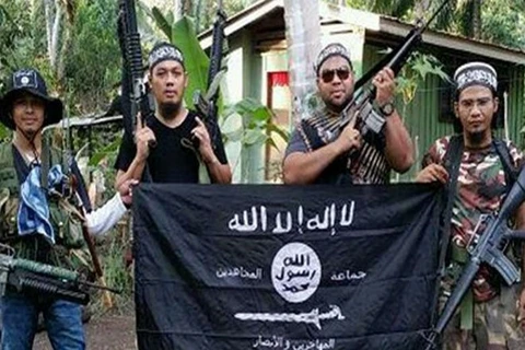 Các tay súng của nhóm khủng bố Abu Sayyaf. (Nguồn: straitstimes.com)
