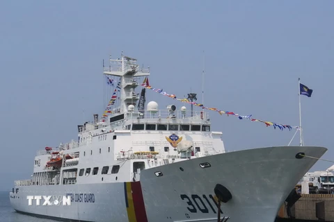 Tàu huấn luyện Badaro (3011M) cập Cảng Tiên Sa. (Ảnh: Văn Sơn/TTXVN)