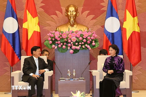 Chủ tịch Quốc hội Nguyễn Thị Kim Ngân tiếp Thủ tướng CHDCND Lào Thongloun Sisoulith đang thăm hữu nghị chính thức Việt Nam. (Ảnh: Trọng Đức/TTXVN)
