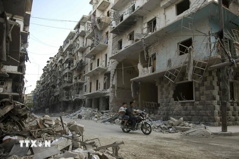 Cảnh đổ nát sau các cuộc giao tranh tại thành phố Aleppo ngày 4/5. (Nguồn: AFP/TTXVN)
