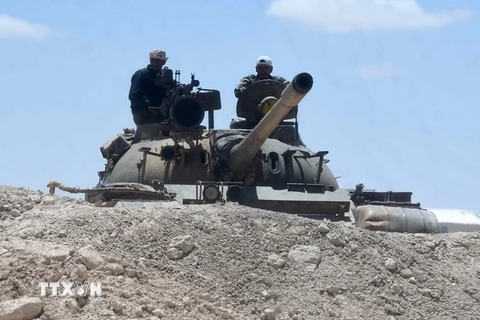 Binh sỹ Syria làm nhiệm vụ tại khu vực Palmyra ngày 5/5. (Nguồn: AFP/TTXVN)