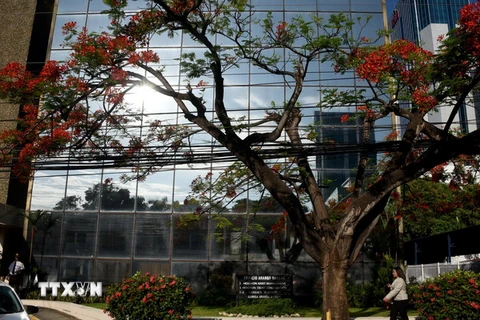 Quang cảnh bên ngoài Trụ sở công ty Mossack Fonseca đặt tại Panama City ngày 9/5. (Nguồn: AFP/TTXVN)