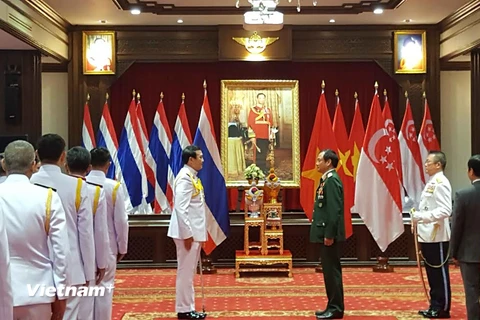 Buổi lễ trao tặng huân chương dành cho Thượng tướng Phương Minh Hòa được tổ chức trọng thể. (Ảnh: Sơn Nam-Quang Thuận/Vietnam+)
