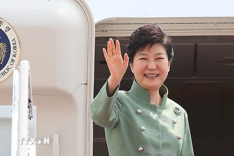 Tổng thống Hàn Quốc Park Geun-hye tại sân bay ở thủ đô Seoul, Hàn Quốc ngày 1/5. (Nguồn: Yonhap/TTXVN)