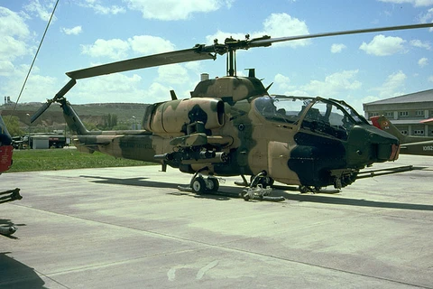 Một chiếc AH-1W của Thổ Nhĩ Kỳ giống như trong ảnh đã bị bắn rơi (Nguồn: cavok-aviation.com)