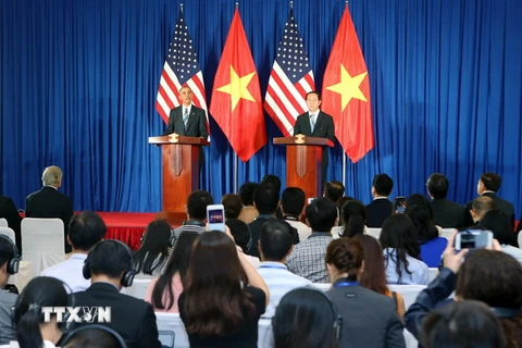 Chủ tịch nước Trần Đại Quang (bên phải) và Tổng thống Barack Obama tại cuộc họp báo. (Ảnh: Nhan Sáng/TTXVN)