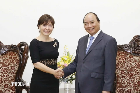 Thủ tướng Nguyễn Xuân Phúc tiếp bà Cecillia Piccioni, Đại sứ Italy đến chào xã giao nhân dịp nhận nhiệm kỳ công tác tại Việt Nam. (Ảnh: Thống Nhất/TTXVN)