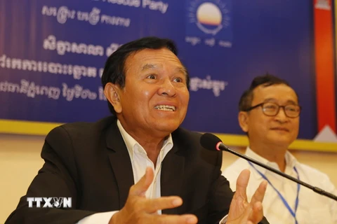 Ông Kem Sokha phát biểu trong một cuộc họp của đảng CNRP ở Phnom Penh ngày 2/10. (Nguồn: THX/TTXVN)