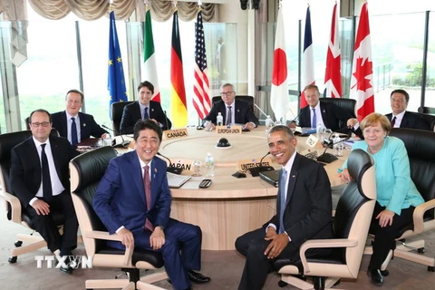 Các nhà lãnh đạo G7 thảo luận tại Hội nghị thượng đỉnh ở thành phố Shima thuộc tỉnh Mie ngày 26/5. (Nguồn: AFP/TTXVN)