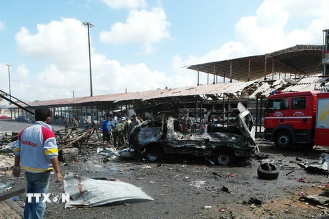 Hiện trường vụ nổ bom ở thành phố Jableh, Syria ngày 23/5. (Nguồn: AFP/TTXVN)