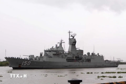 Tàu HMAS Anzac thuộc Hải quân Hoàng gia Australia cùng 215 sỹ quan và thủy thủ đoàn đã cập Cảng Sài Gòn (Thành phố Hồ Chí Minh) bắt đầu chuyến thăm Việt Nam. (Ảnh: Thanh Vũ/TTXVN)