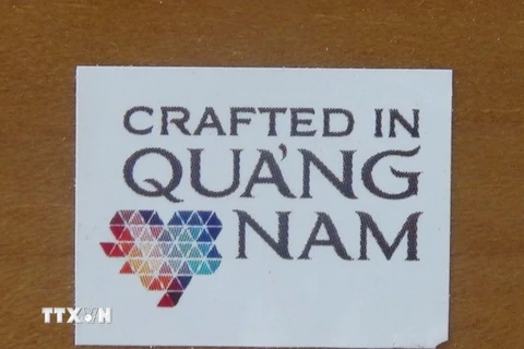 Con dấu xác thực “Crafted in Quang Nam” sẽ được gắn trên những sản phẩm được tuyển chọn. (Ảnh: Đỗ Trưởng/TTXVN)