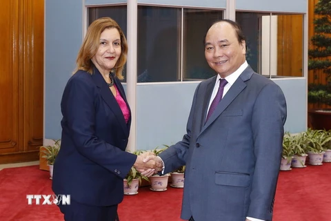 Thủ tướng Nguyễn Xuân Phúc tiếp bà Elba Rosa Pérez Montoya, Bộ trưởng Bộ Khoa học, Công nghệ và Môi trường Cuba. (Ảnh: Thống Nhất/TTXVN)