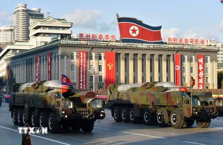 Tên lửa tầm trung Musudan của Triều Tiên trong lễ duyệt binh ở thủ đô Bình Nhưỡng tháng 10/2015. (Nguồn: Kyodo/TTXVN)