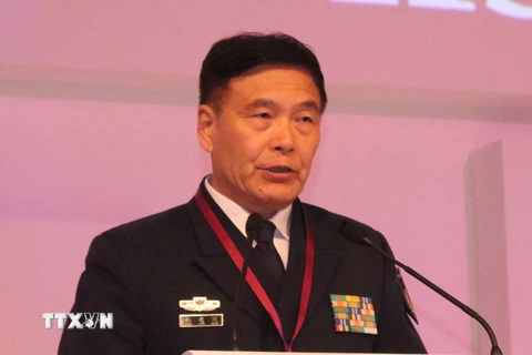 Phó Tổng Tham mưu trưởng quân đội Trung Quốc Tôn Kiến Quốc phát biểu tại Đối thoại Shangri La lần thứ 14 tại Singapore, ngày 31/5. (Ảnh: TTXVN)