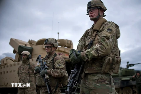Binh sỹ Mỹ tham gia cuộc diễn tập chung Blowback 2016 với quân đội Bulgaria tại căn cứ quân sự Novo Selo cách thủ đô Sofia, Bulgaria khoảng 240km ngày 11/4. (Nguồn: AFP/TTXVN)