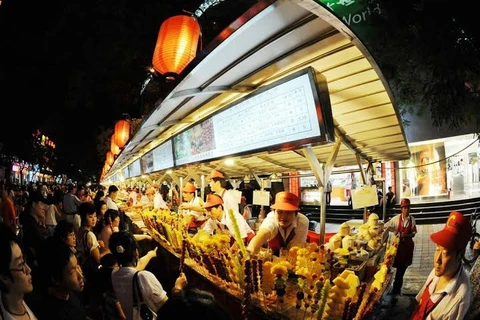 Nơi này bán nhiều món ăn ngon của Trung Quốc. (Nguồn: CCTVNews)