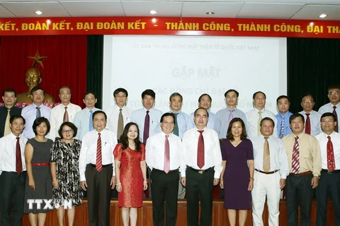 Gặp mặt các đại sứ và tổng lãnh sự mới được bổ nhiệm (nhiệm kỳ 2016-2019). (Ảnh: Nguyễn Dân/TTXVN)