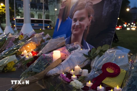 Lễ tưởng niệm nữ nghị sỹ Jo Cox tại thủ đô London, Anh ngày 16/6. (Nguồn: EPA/TTXVN)