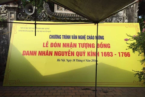 Trao tượng đồng danh nhân Nguyễn Quý Kính cho dòng họ Nguyễn Quý